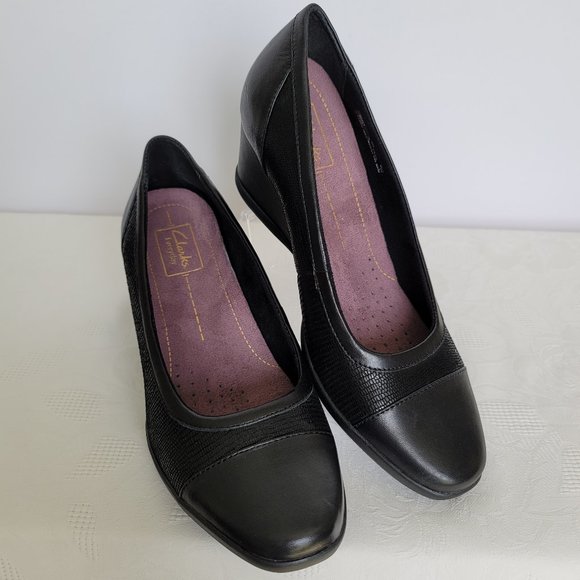 CLARKS Artisan Neala Moon Slip-On Wedge Pumps- Black color- Women's Size 9M - Picture 4 of 12